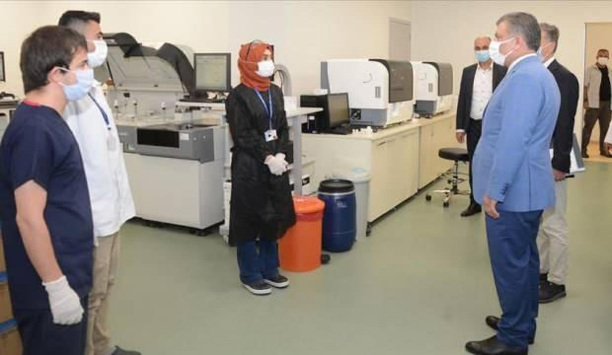 Sağlık Bakanı Koca İstanbul'da acil durum hastanelerini ziyaret etti
