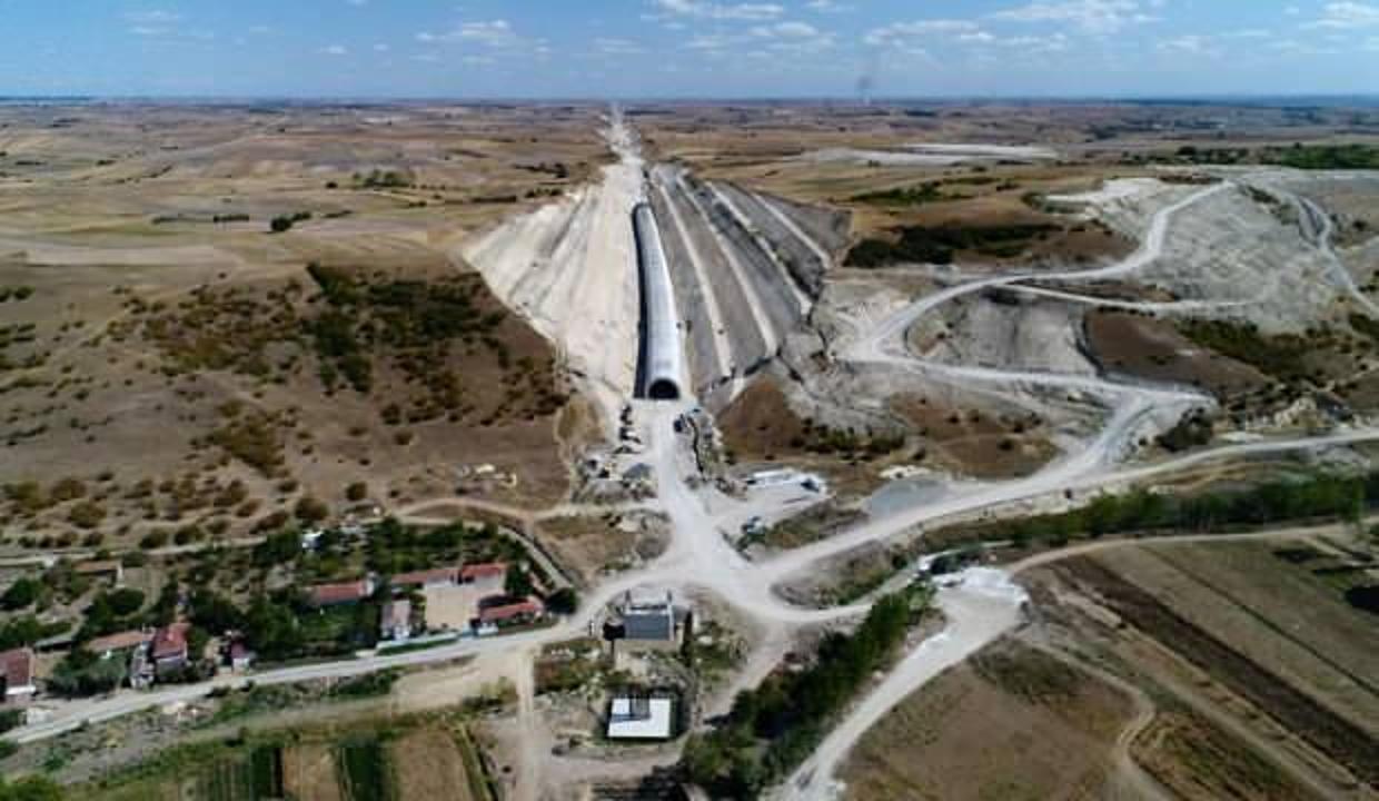 Yüzde 20'si tamamlandı! İki il arası 4 saatten 1 saat 20 dakikaya düşecek