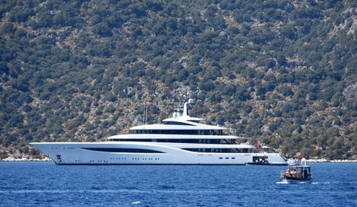 Mega yat sahipleri tatil sezonunu uzattı