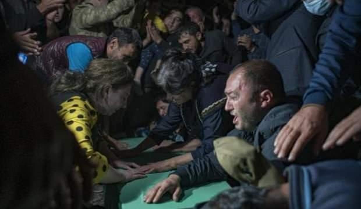 Şehitleri saldırı ihtimaline karşı akşam toprağa verdiler!