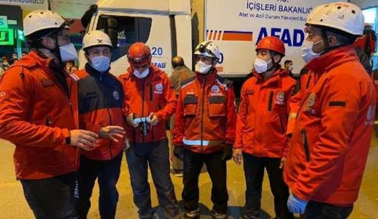 Yaşlı adamı enkazdan kurtaran ekip: Mutluluktan kendimizi kaybettik