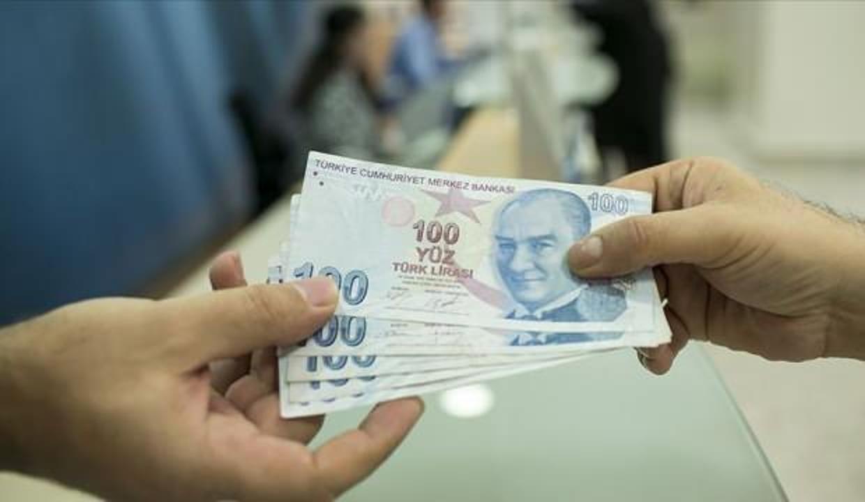 Burs ve krediler hesaplara yatmaya başladı