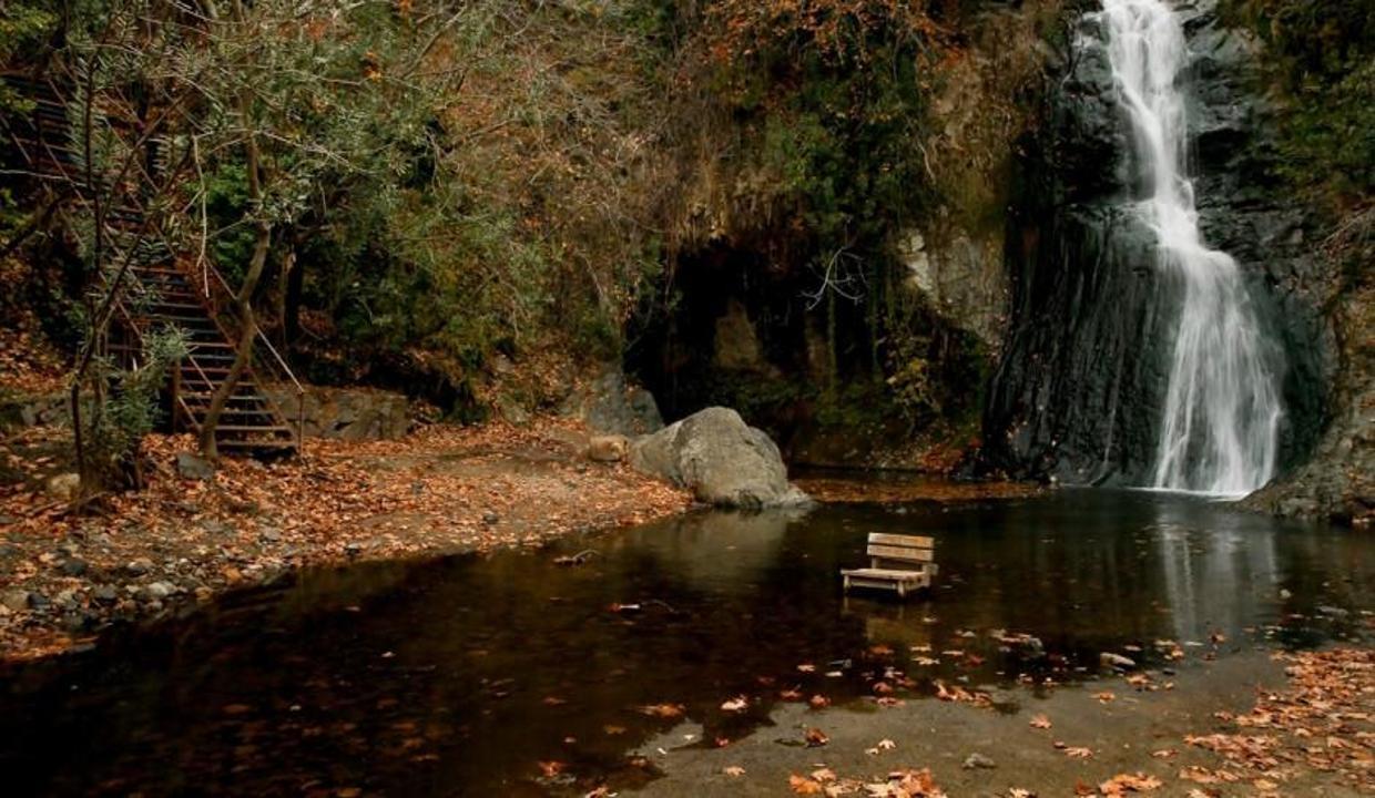 İzmir'in Aşıklar Şelalesi'nde sonbahar güzellikleri yaşanıyor