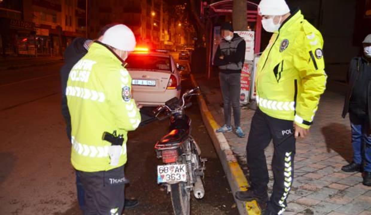 Kısıtlamayı ihlal eden 16 yaşındaki ehliyetsiz sürücüye cezası kesildi