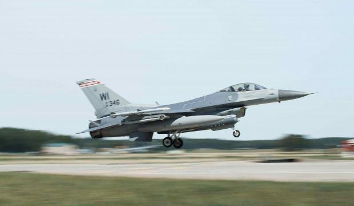 Michigan’da düşen F-16’nın pilotu öldü