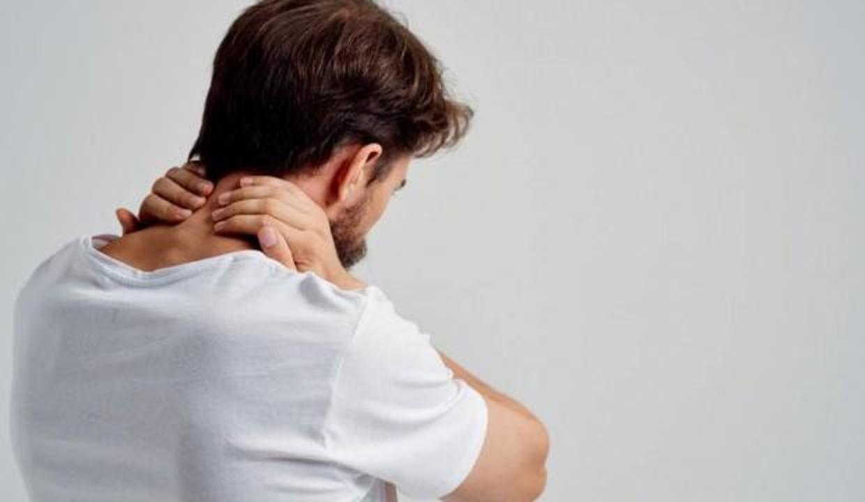 Ensede ağrı ve sertlik neden olur? Ense kökü ağrısı nasıl geçer?