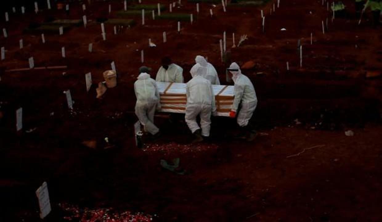 Koronavirüs İngiltere'de mutasyona uğradı