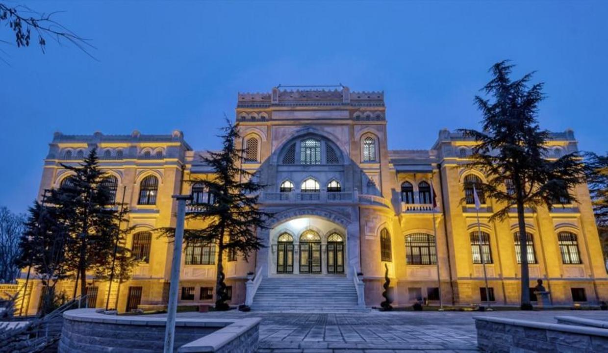 Cumhuriyetin ilk kültür ve sanat merkezi yeniden ziyaretçilerile buluşuyor