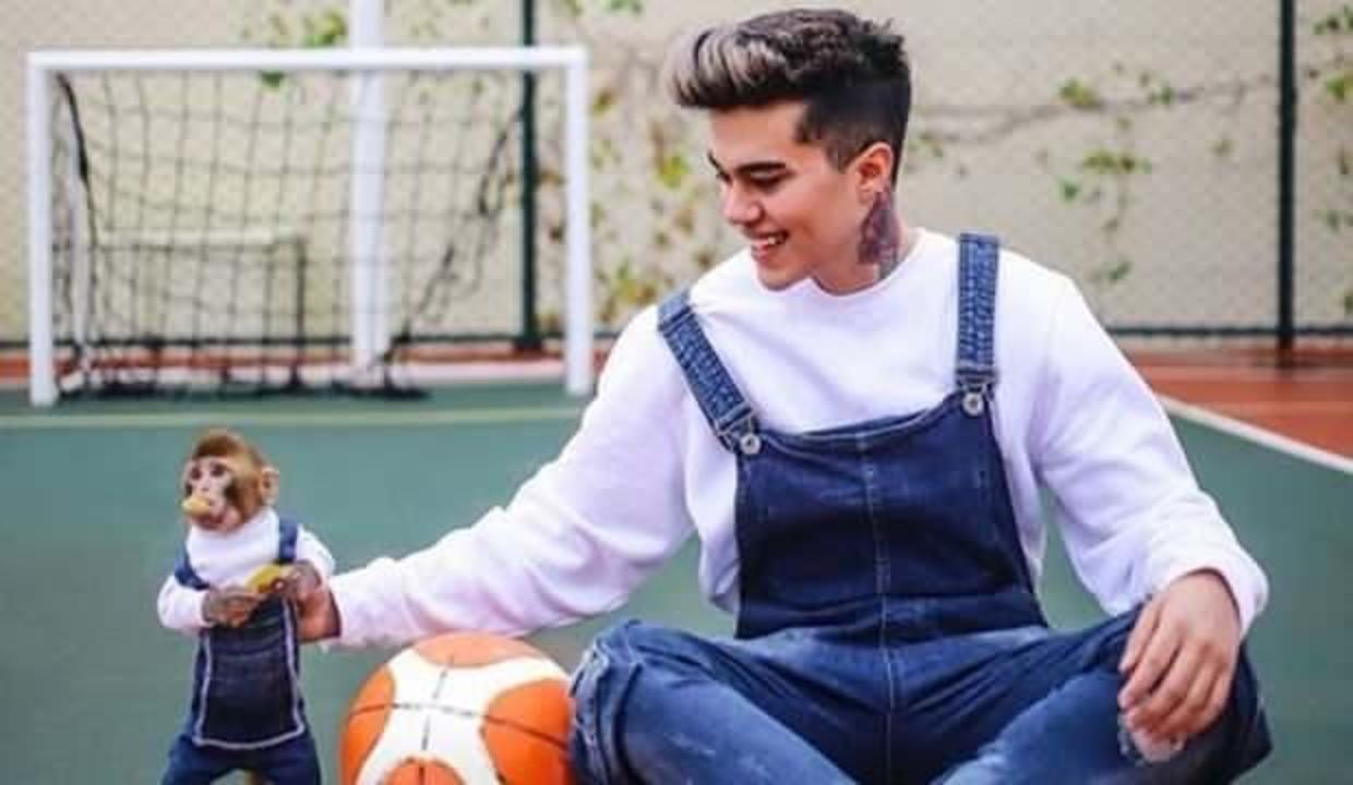 Makak maymunu besleyen fenomen Meriç İzgi hakkında hapis istemi