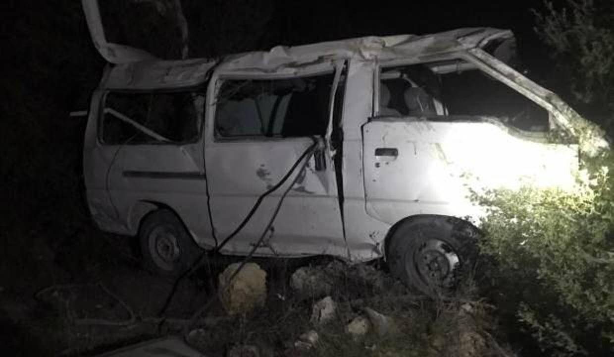 Taklalar atarak 150 metrelik uçuruma düştü: 3 yaralı