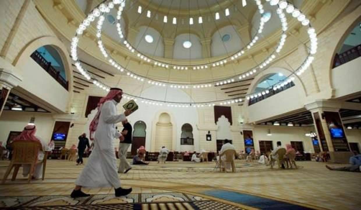 Suudi Arabistan'dan Cuma Hutbesi'ne Kovid-19 aşısı ayarı