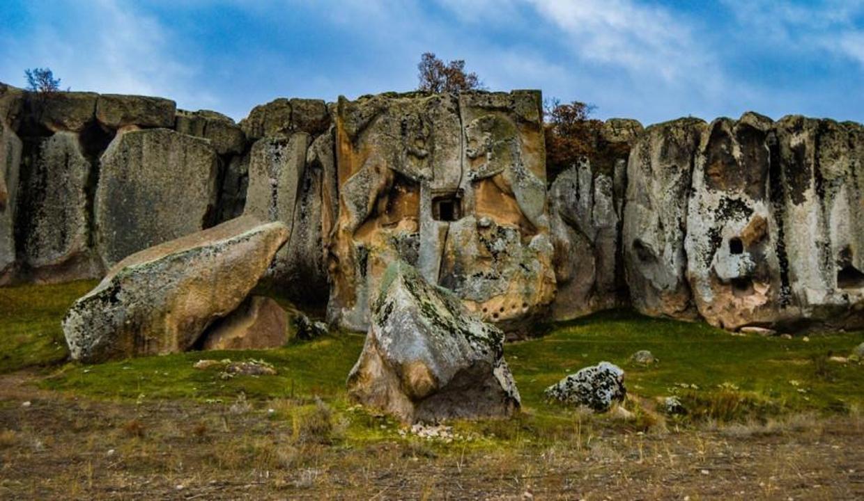 Tarihi Frig Vadisi'ne turistler hayran kaldı