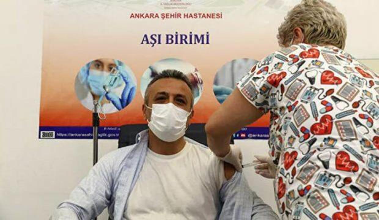 Aşı olan profesörler aşıların etkilerini anlattı!
