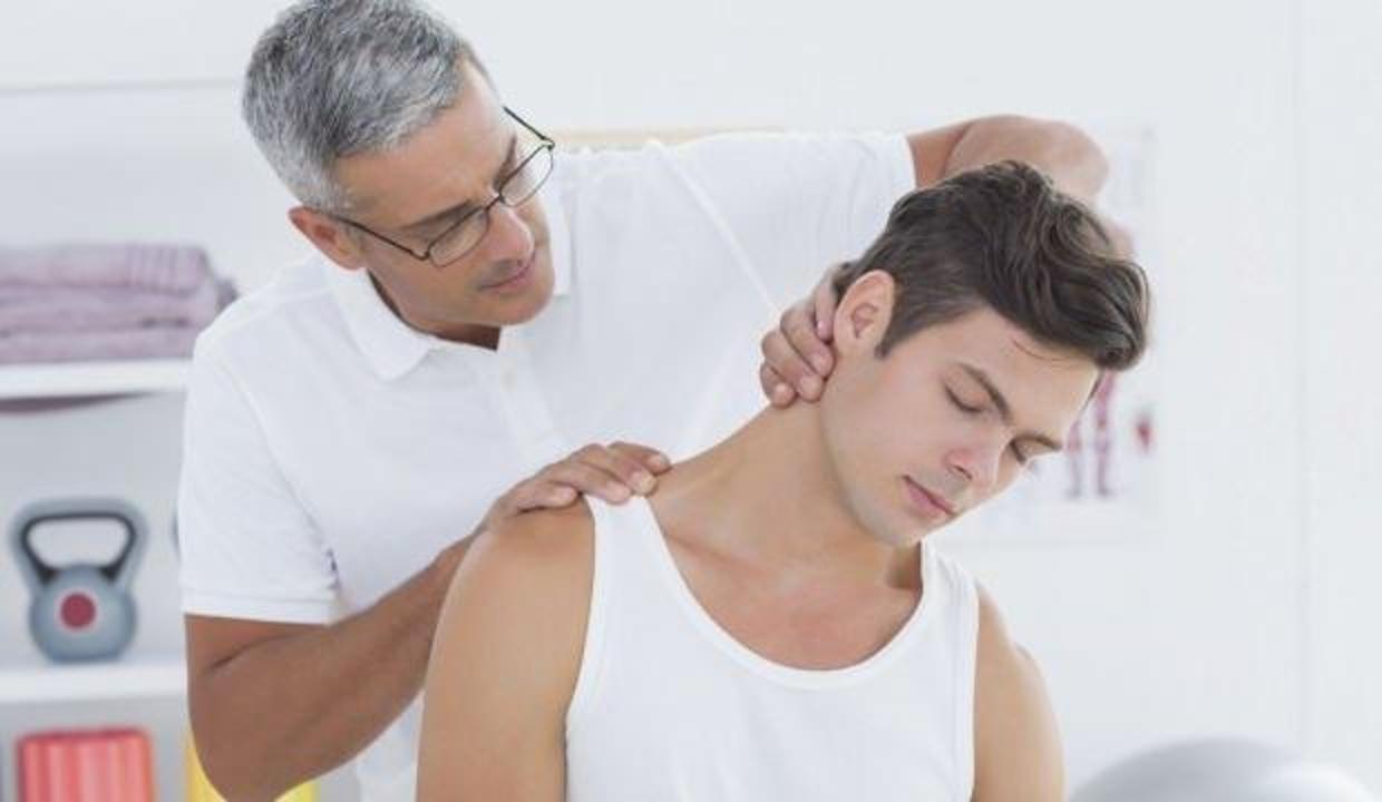 Boyun ağrısı hangi doktora bölüme gidilir? Boyun ağrısına bakan poliklinikler...