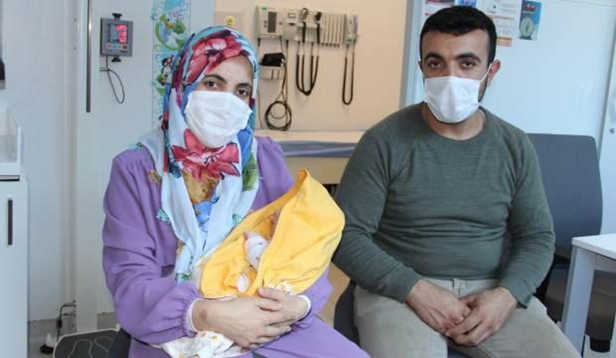 İç organları dışarıda doğan bebek 1 günlükken olduğu ameliyatla adeta yeniden doğdu!