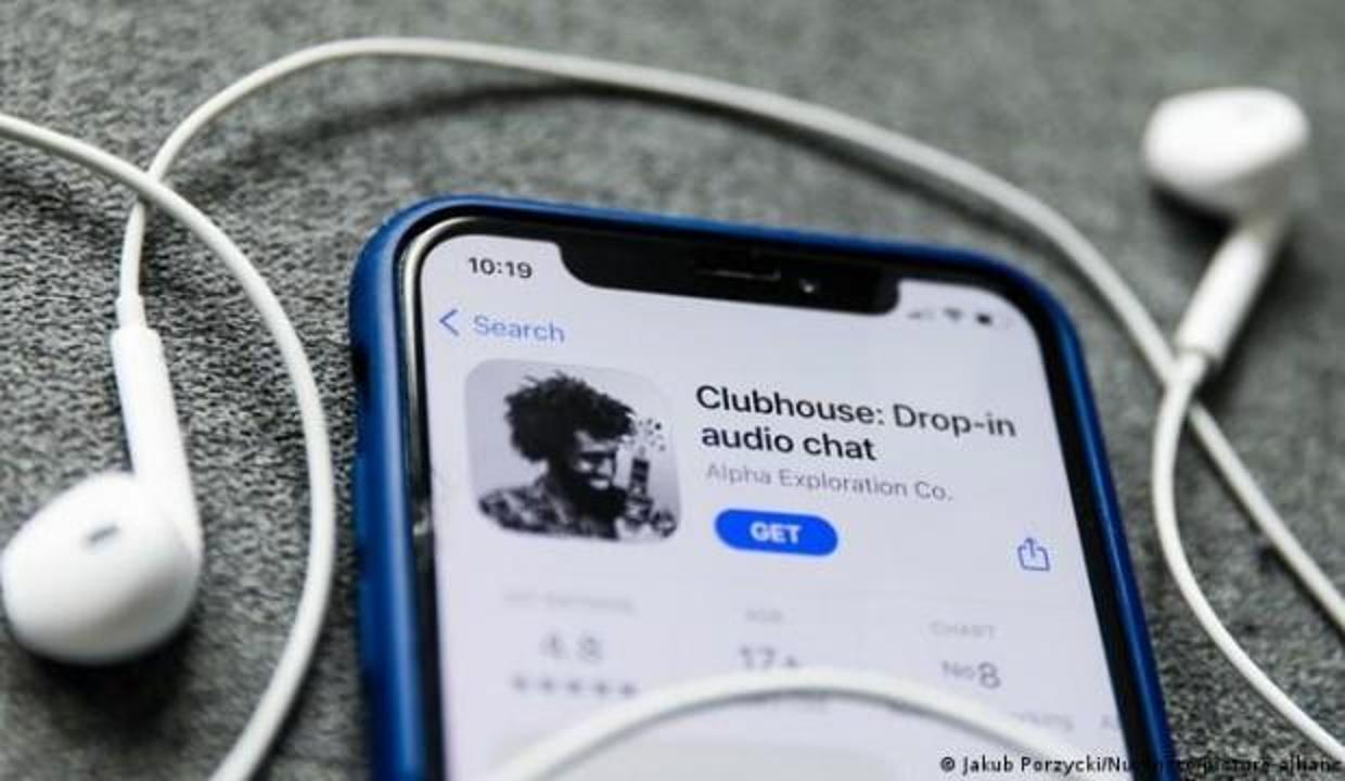 Son günlerin popüler uygulaması Clubhouse'da gizlilik açığı: Sözleşmesini değiştirebilir
