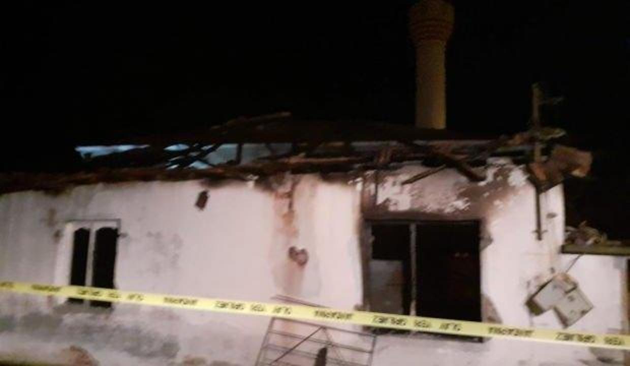 Akhisar’da cami lojmanında yangın: 1 ölü, 2 yaralı