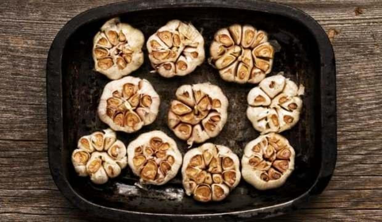 Közlenmiş sarımsağın faydaları nelerdir? Fırında közlenmiş sarımsak nasıl yapılır?