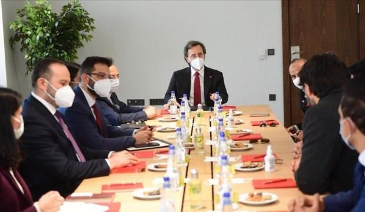 İletişim Başkanı Altun, 'Türki Lala' dizisinin yapımcılarıyla bir araya geldi