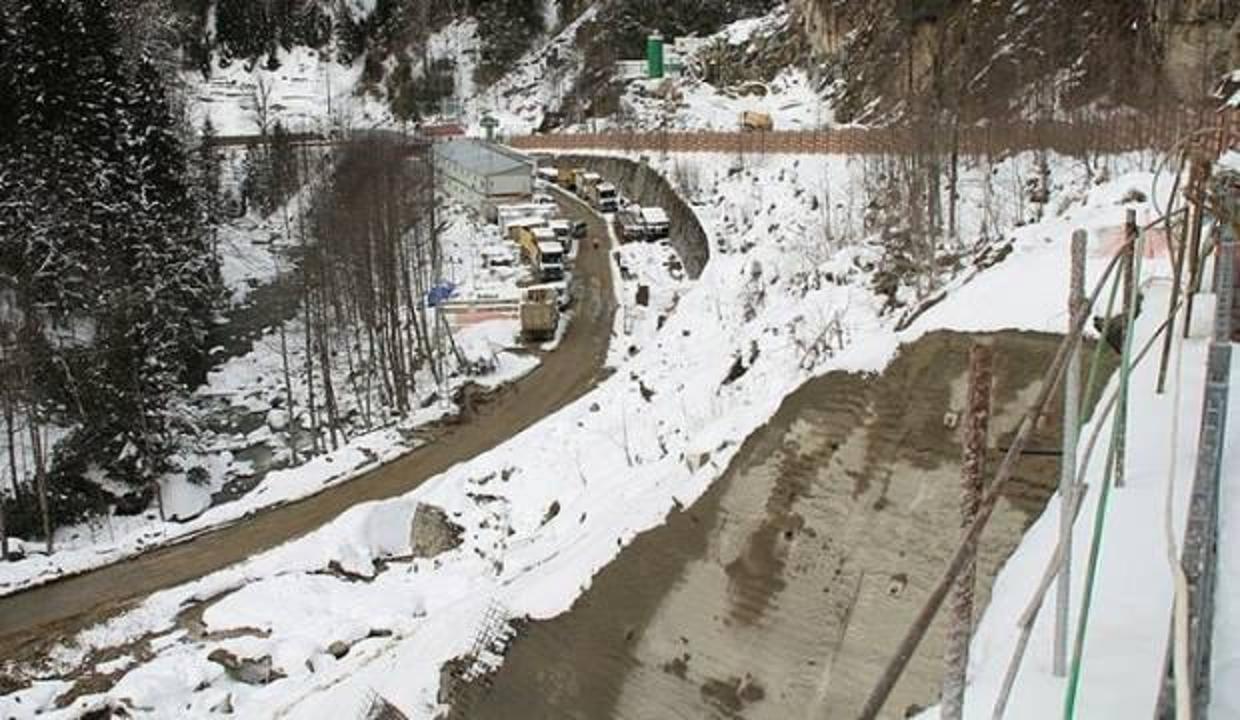 Ayder Yaylası'nda dağın içerisine çevreci otopark