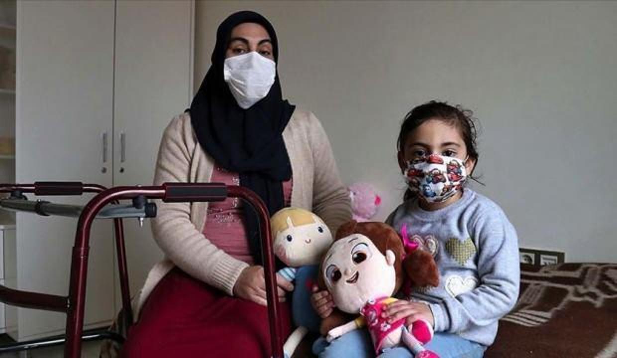 Depremde eşiyle oğlunu kaybeden anne ve kızına devlet sahip çıktı!