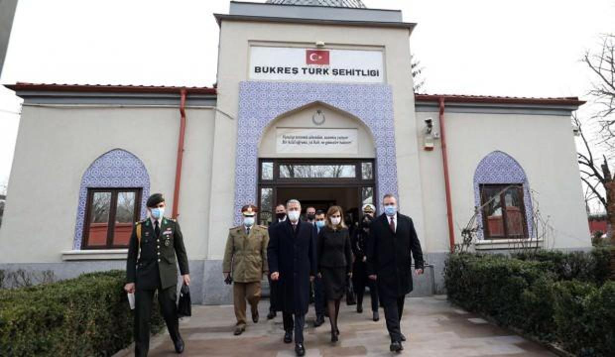 Bakan Akar, Romanya'da Türk şehitliğini ziyaret etti