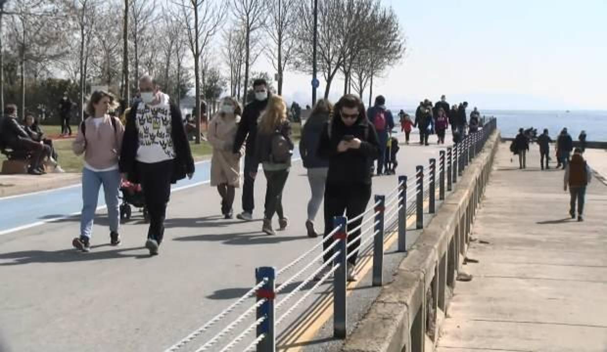 Virüsü unuttular sahillere koştular
