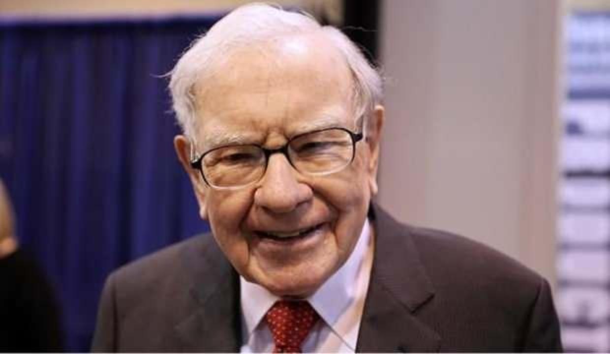 Warren Buffett 90 yaşında 100 milyar dolar servete ulaştı
