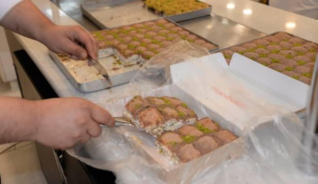 Diyarbakır'ın soğuk baklavası ünlü isimlerin vazgeçilmezi oldu!