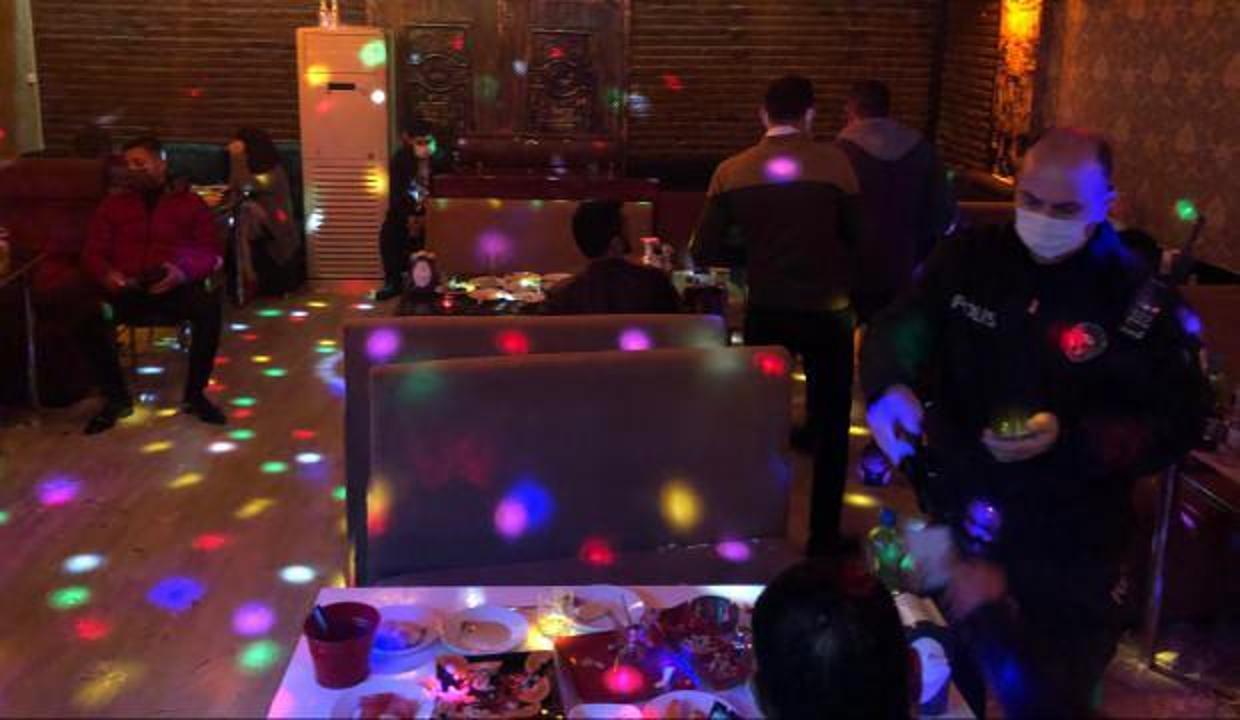 'Kırmızı' Konya'da eğlence mekanındaki 46 kişiye ceza yağdı
