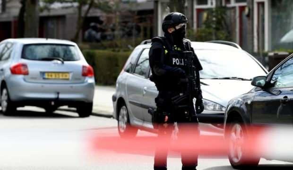 Hollanda polisinden skandal paylaşım: Irkçı mesaj!