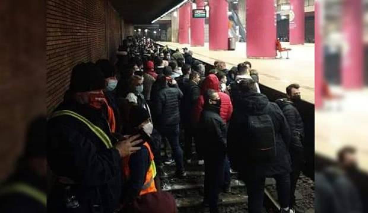 Romanya'da metro sendikası üyeleri raylara inerek trafiği durdurdu