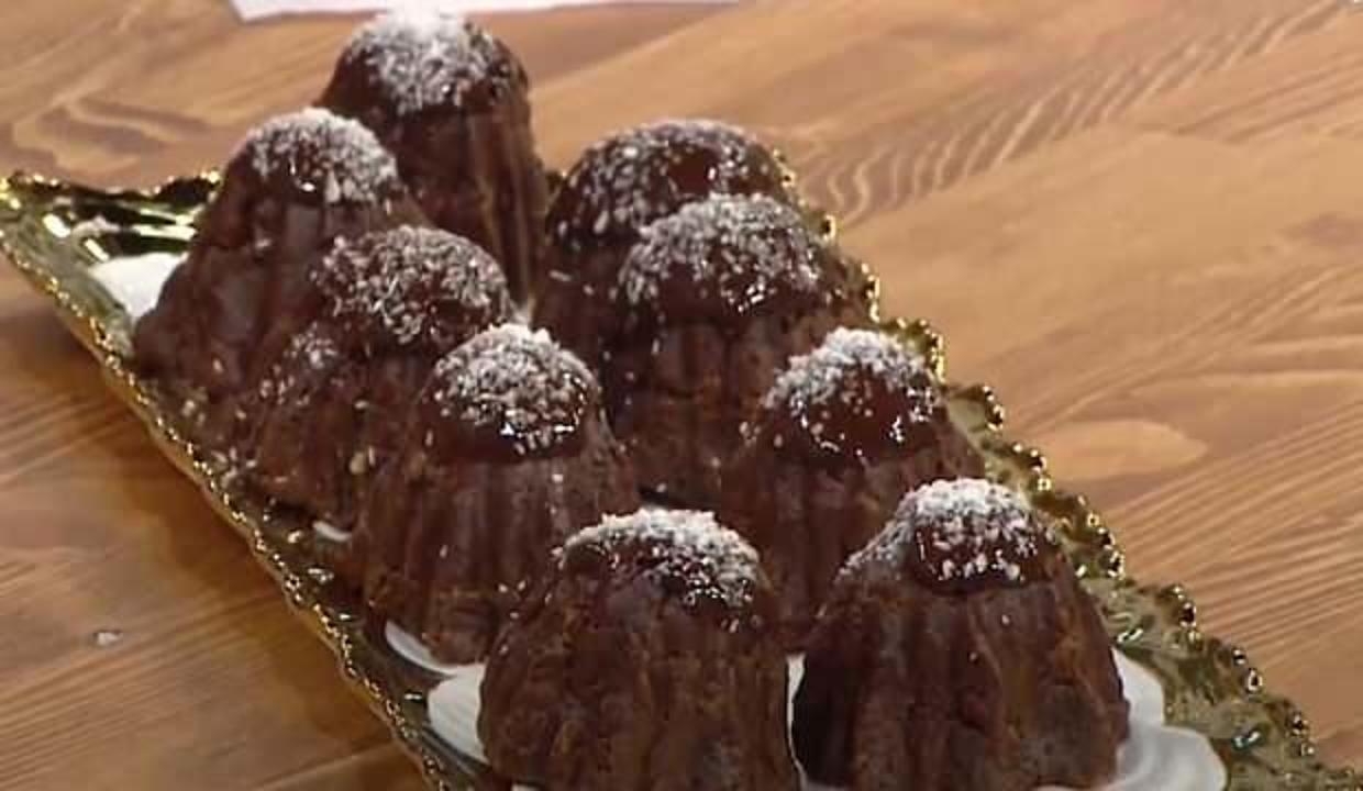 Muzlu ve bisküvili pasta nasıl yapılır? Hafif ve sağlıklı muzlu bisküvili pasta tarifi...
