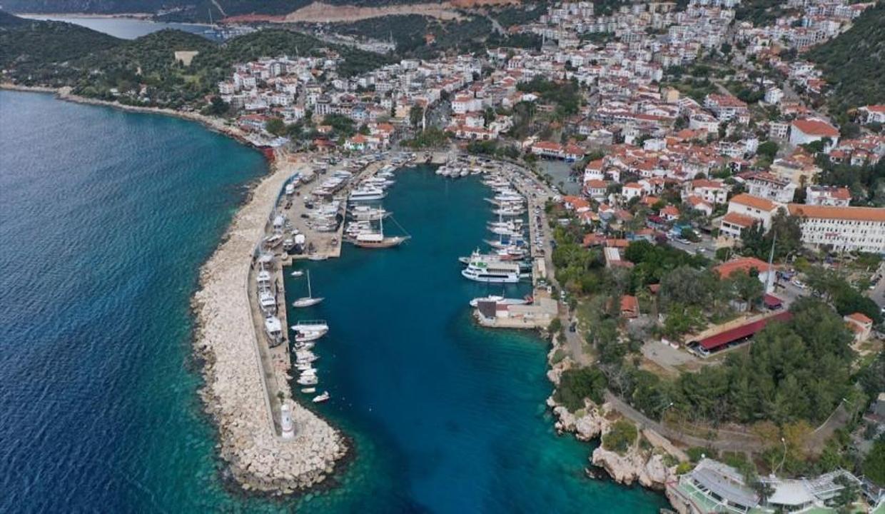 Turizm başkentinde tekneler eşsiz koylarla buluştu