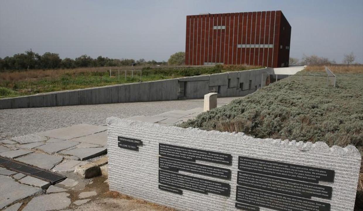 Anadolu'nun tarihi coğrafyası Troya'da gözler önüne seriliyor