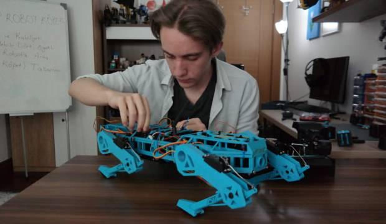 Robot köpek projesiyle TÜBİTAK yarışmasında finalist oldu
