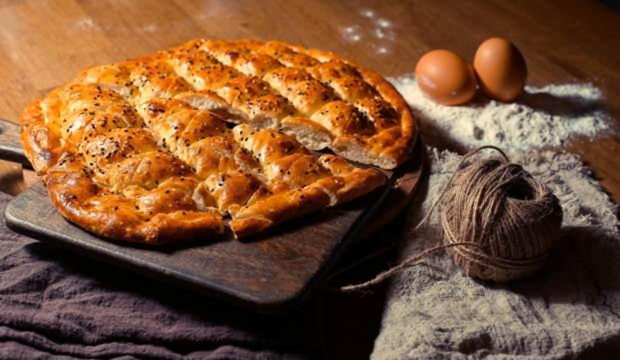 Evde yumuşacık ramazan pidesi nasıl yapılır? Yumurtalı Ramazan pidesi yapımı...