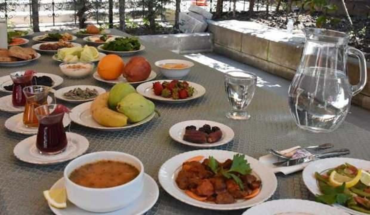 Uzmanlardan 'toplu iftarlardan kaçının' uyarısı