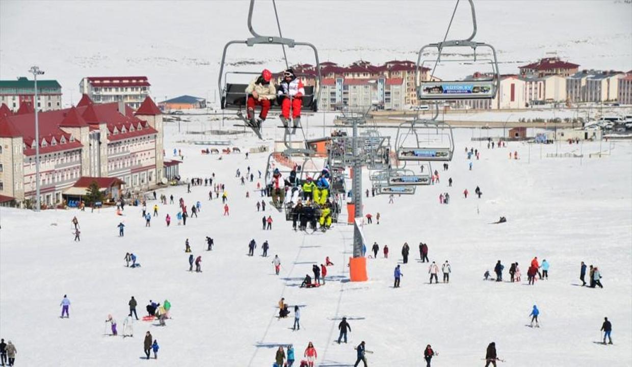 Cıbıltepe Kayak Merkezi'nde turizmcilerin yüzü güldü