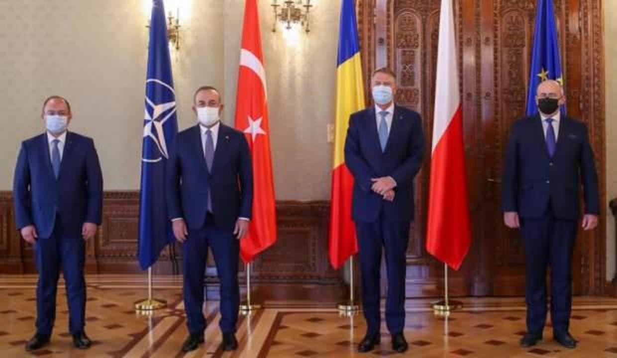 Dışişleri Bakanı Çavuşoğlu, Romanya Cumhurbaşkanı Iohannis ile bir araya geldi
