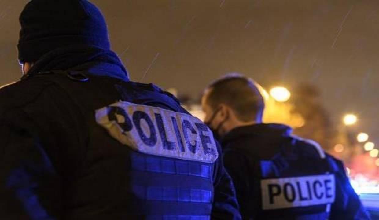 Fransa’da polise bıçaklı saldırı