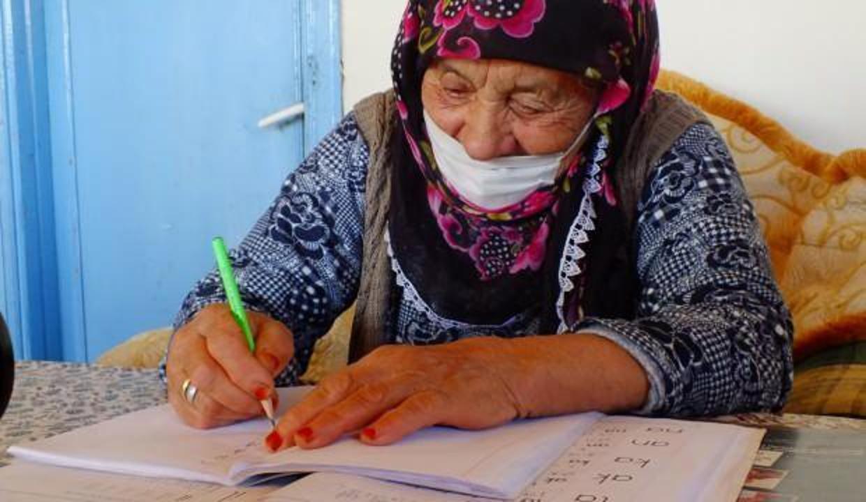 90 yaşındaki İsmi teyze, azmiyle hayran bıraktı