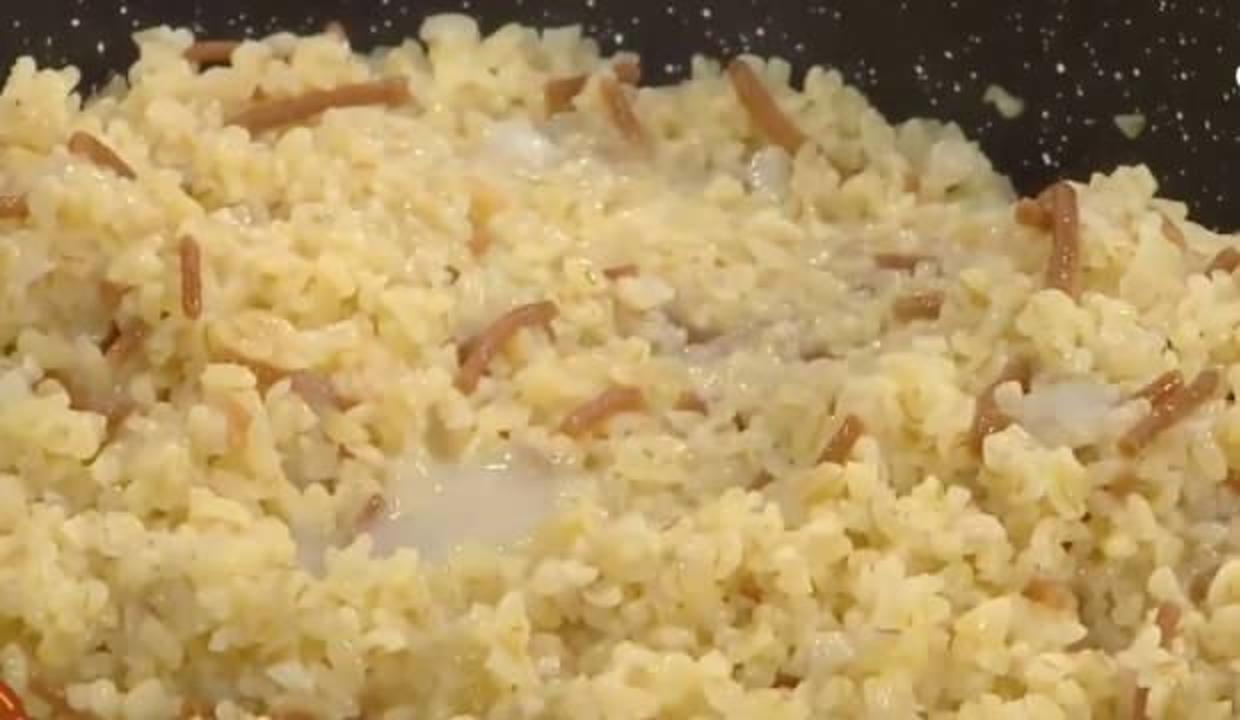 Sarımsaklı bulgur pilavı nasıl yapılır? Et sulu ve şehriyeli sarımsaklı bulgur pilavı...