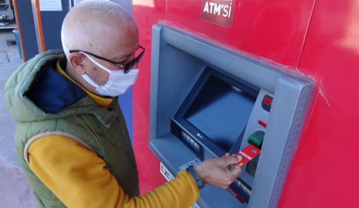 Emekli maaşını ATM'de unuttu! Saniyeler içinde çalındı