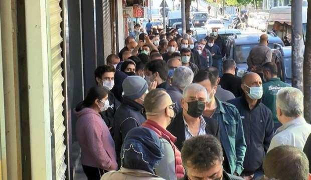 Yer: Esenler... Sabah saatlerinde metrelerce kuyruk!