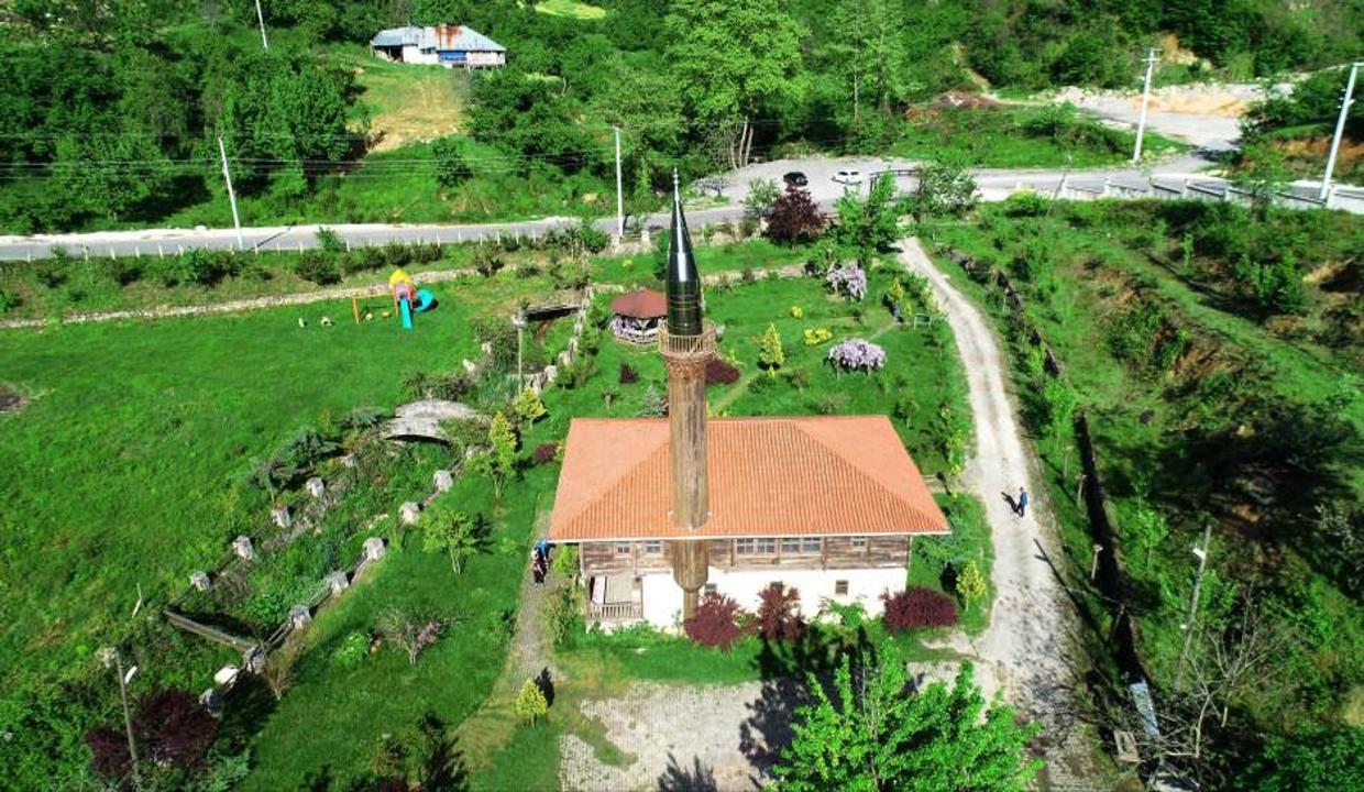 Ecdad yadigarı camiler tarihe meydan okuyor