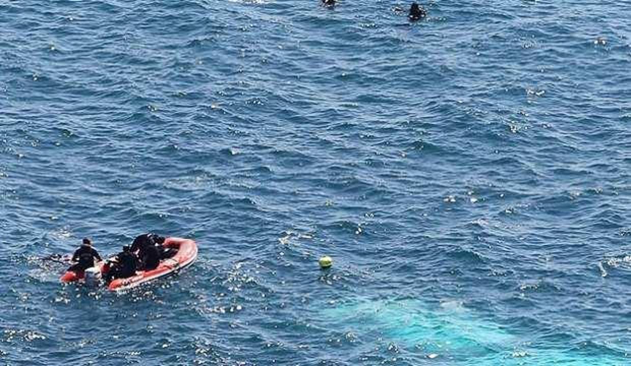 Endonezya'da turist botu battı: 7 ölü