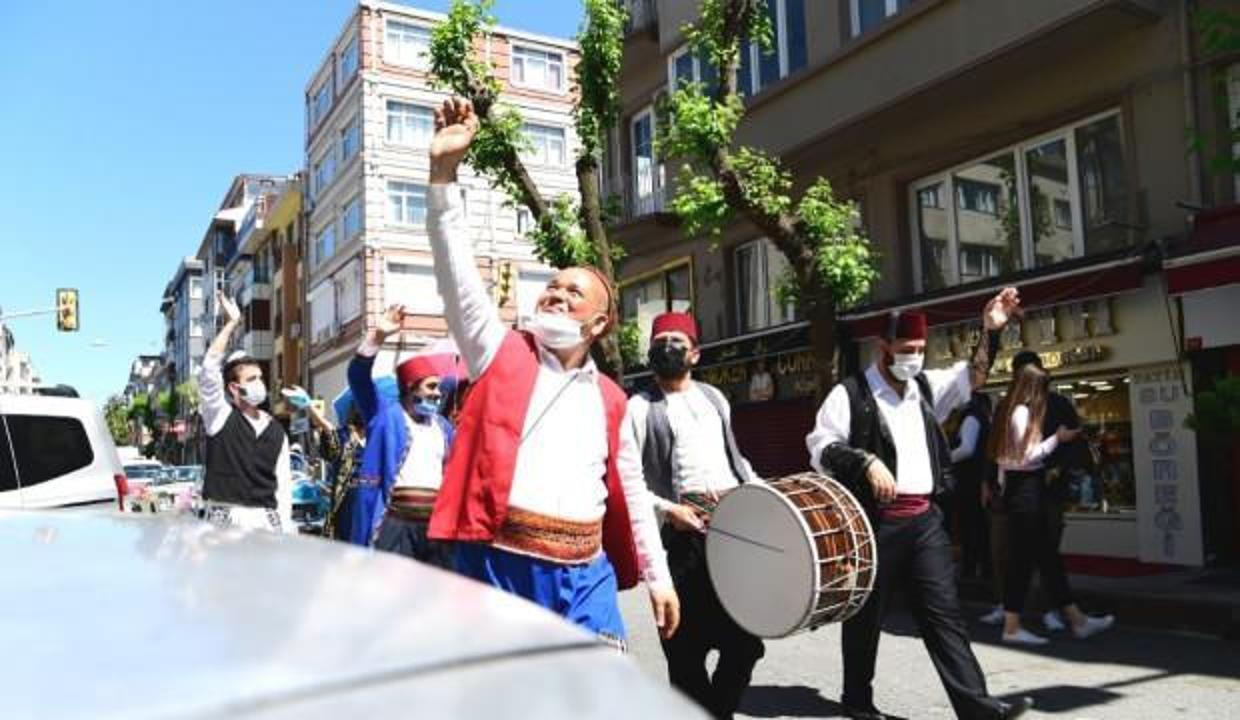 Fatih’in Sokaklarında Bayram Coşkusu