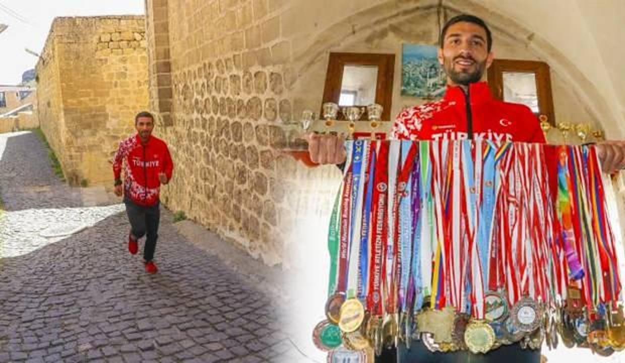 Madalyalı maratoncu Mardin'in merdivenli sokaklarında antrenman yapıyor