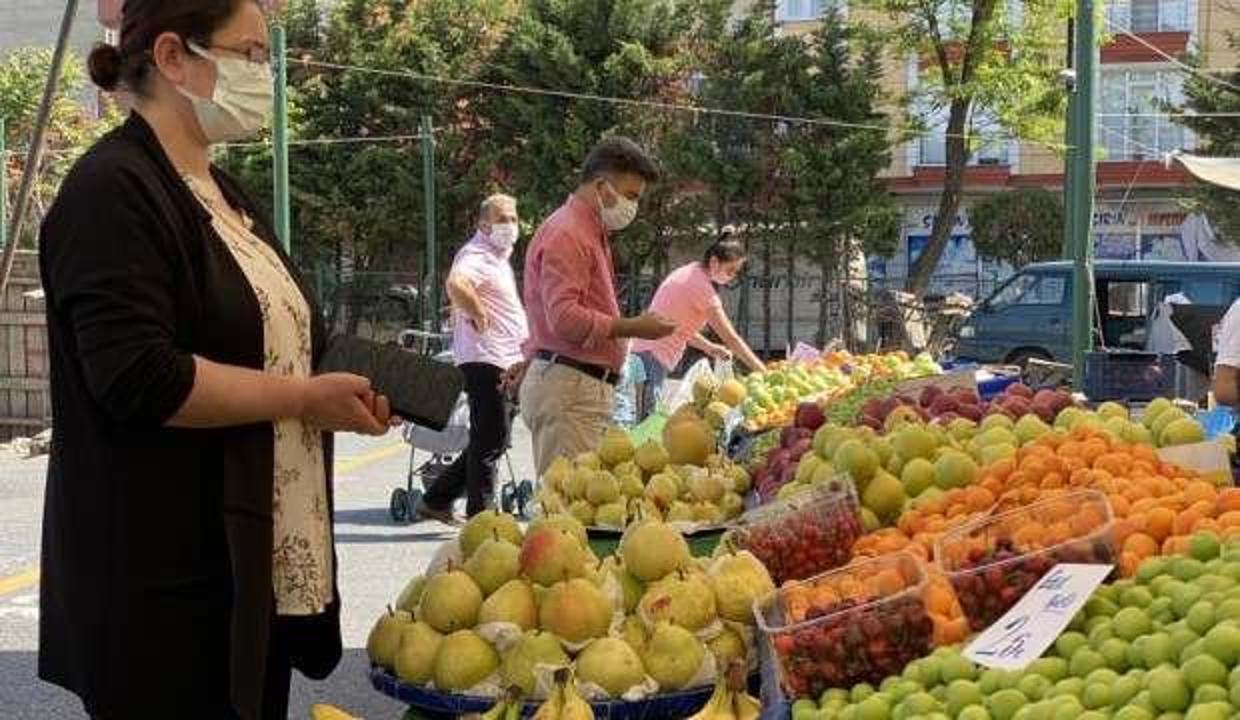 Tam kapanma muaf tutulan pazarcı esnafı tezgahlarda yerini aldı